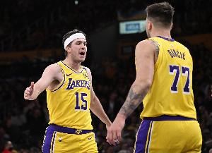 雷迪克：东契奇里夫斯是进攻极具活力球员 他们配合默契会更好