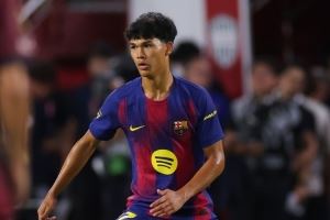 记者：弗里克继续将德罗、托伦茨等小将纳入一线队训练图片