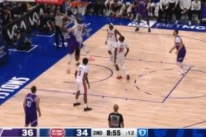 镇守内线！马尔卡宁突破上篮被斯图尔特排球大帽扇出底线