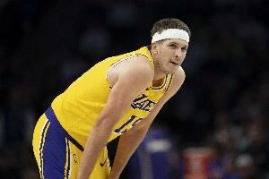 雷迪克：里夫斯出场比限制时间多了1分钟 这仍是非常健康的